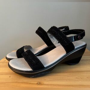 Jambu Black Women's Sandals with Floral Detail